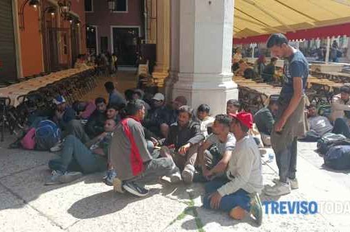 Protesta migranti a Treviso