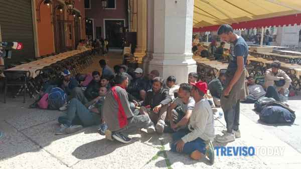 Protesta migranti a Treviso
