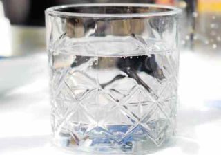 bicchiere di acqua