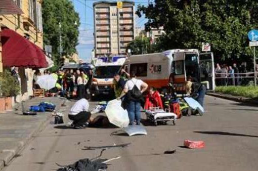 Auto falcia pedoni a Modena