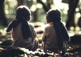 bambini nel bosco