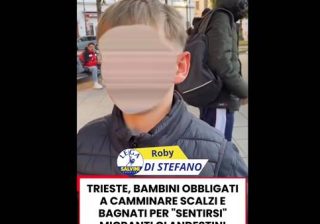 Trieste, bambini delle elementari bendati, scalzi e bagnati per 'sentirsi' come i clandestini