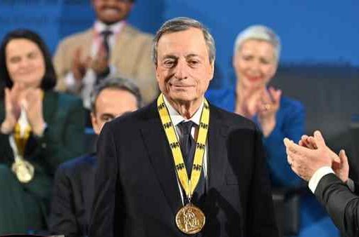 Mario Draghi alla cerimonia del Premio Carlo Magno