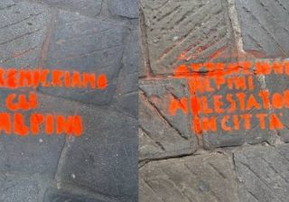 Genova, scritte con insulti gli alpini