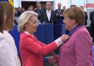 Premi dell'Ordine europeo al merito: insigniti Merkel e Parolin