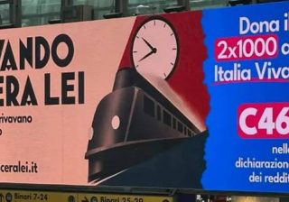 manifesti di Renzi contro Meloni