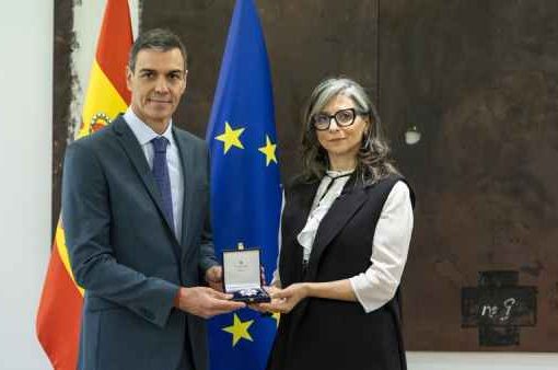Sanchez conferisce l'Ordine al Merito Civile a Francesca Albanese