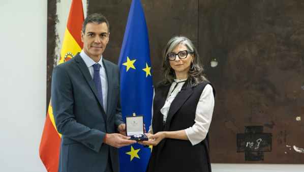 Sanchez conferisce l'Ordine al Merito Civile a Francesca Albanese