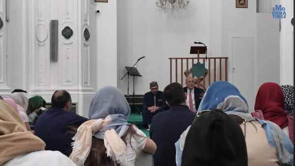 Palermo, gita scolastica in moschea: studentesse velate