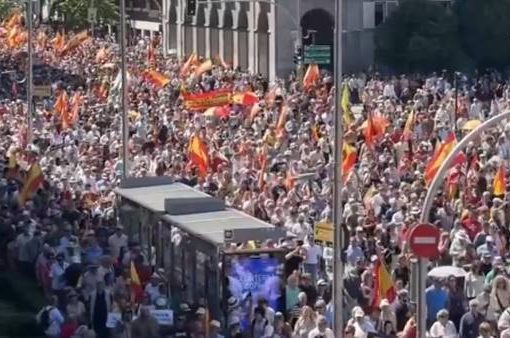 Spagna protesta contro Sanchez