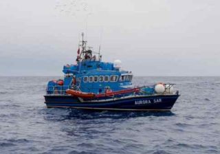 Sea-Watch mette in mare nuova nave con bandiera palestinese