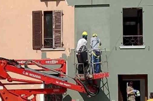 imbianchini cancellano storico affresco della Madonna