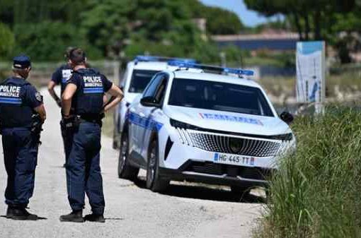Francia, donna di 86 anni trovata morta con la gola tagliata