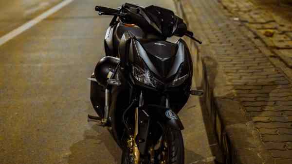 Genova: due ragazzi stranieri in fuga su moto rubata, uno è 
