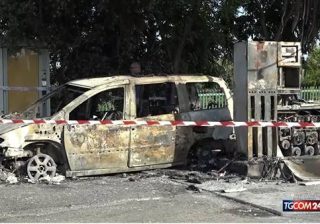 Quattro migranti trovati carbonizzati in un'auto nel Cosentino