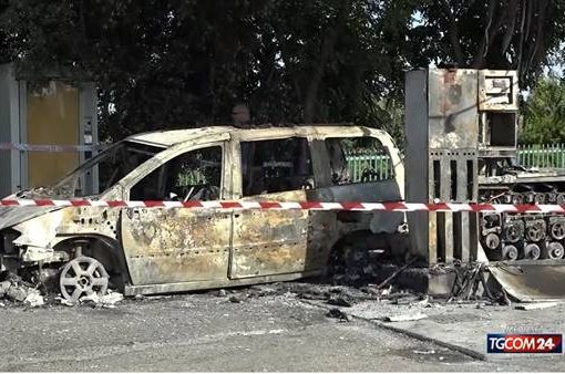 Quattro migranti trovati carbonizzati in un'auto nel Cosentino
