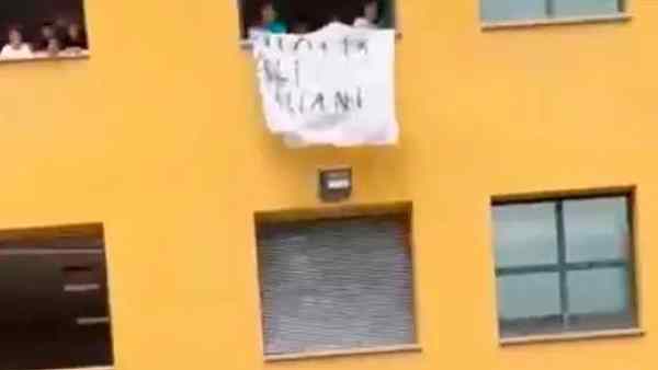 Striscione ‘Italia agli italiani’, i prof: “gesto 