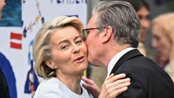 von der Leyen e Starmer