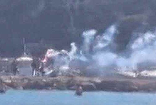 Migranti sbarcano in Sardegna e accendono fuochi d’artificio