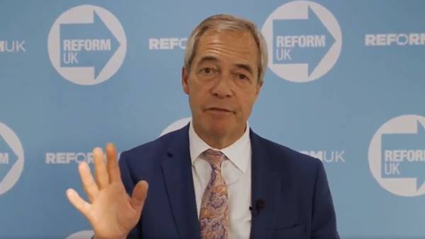 Nigel Farage contro la UE: “distrugge l’identità d
