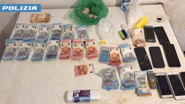 polizia sequestro per spaccio