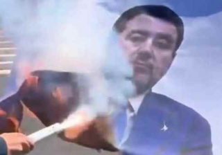 Università La Sapienza, bruciati manifesti con il volto di Salvini