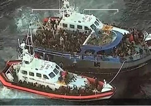 migranti che sbarcano in Italia