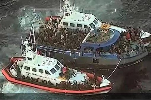 migranti che sbarcano in Italia