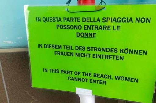 zona uomini in spiaggia