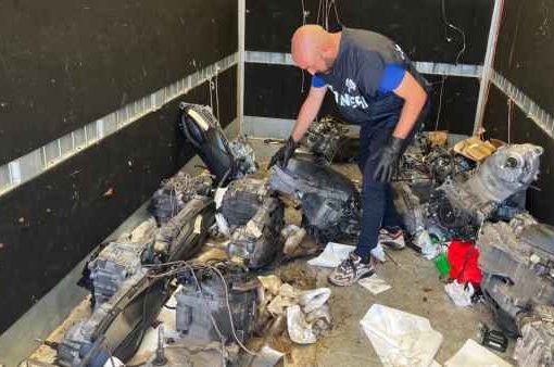 Velletri, scoperto maxi deposito di motori rubati
