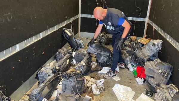 Velletri, scoperto maxi deposito di motori rubati