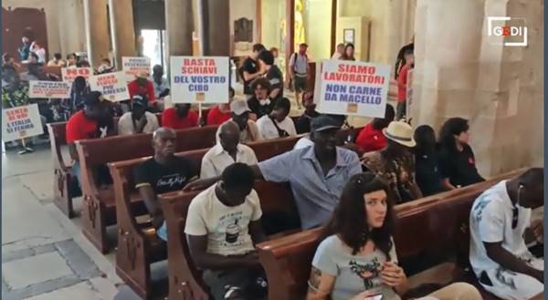 braccianti occupano la Basilica di San Nicola a Bari