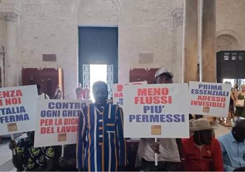 braccianti occupano la Basilica di San Nicola a Bari