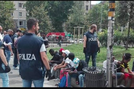 migranti polizia