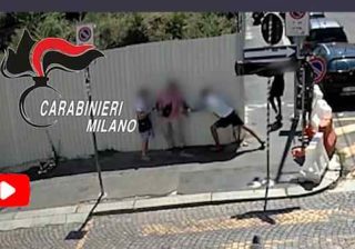 Milano, coppia di turisti rapinata davanti alla caserma dei carabinieri: arrestato nordfricano