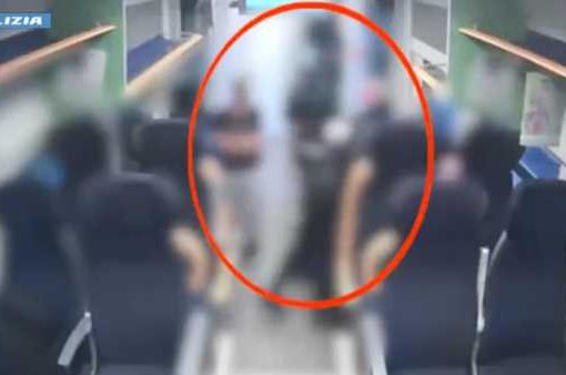 Milano, furti e rapine sui treni: presa banda di egiziani