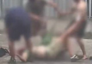 Treviso, 57enne aggredito a calci e bottigliate