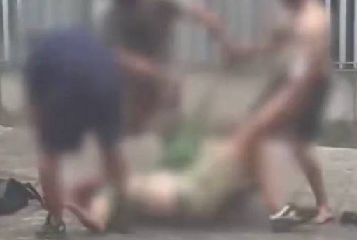 Treviso, 57enne aggredito a calci e bottigliate